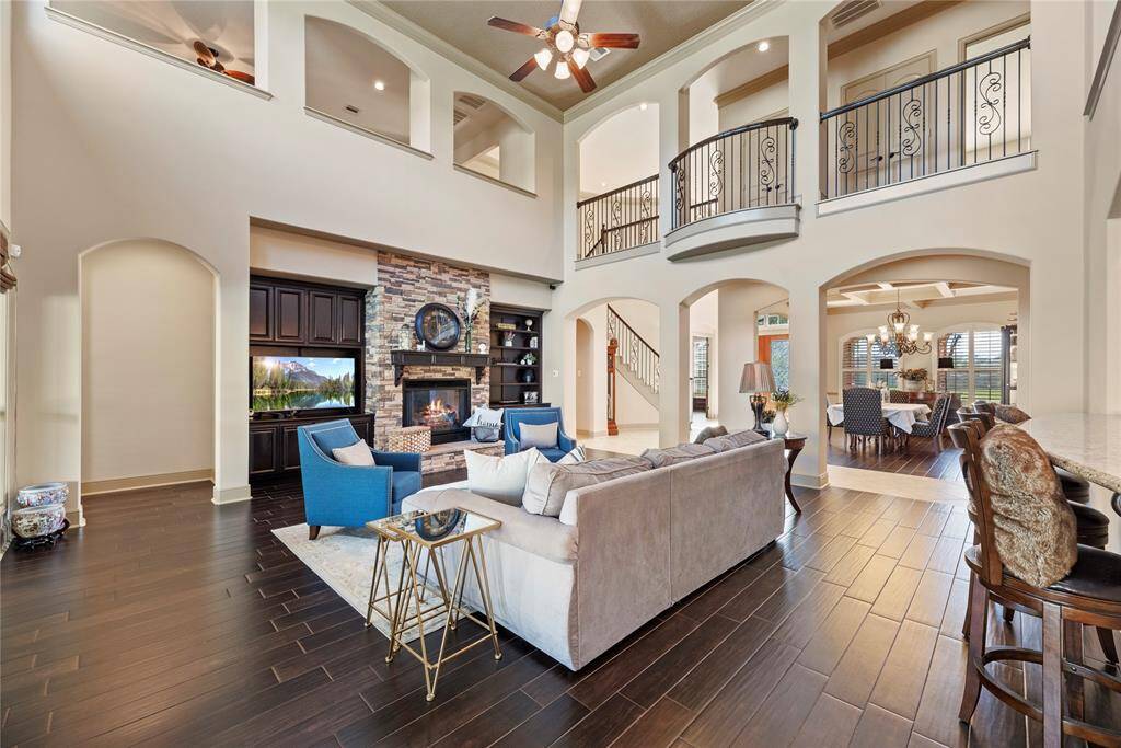 A large living area with a comfortable and inviting feel offers the perfect setting for relaxation and socializing. The inviting fireplace becomes a focal point that anchors the room and invites people to gather and linger, making it a cherished feature of the living area.