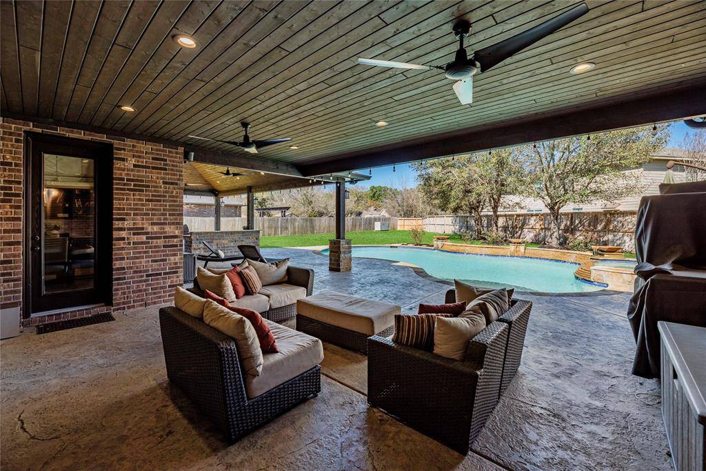 Now this is where the fun begins, just look at this beautiful back yard.
