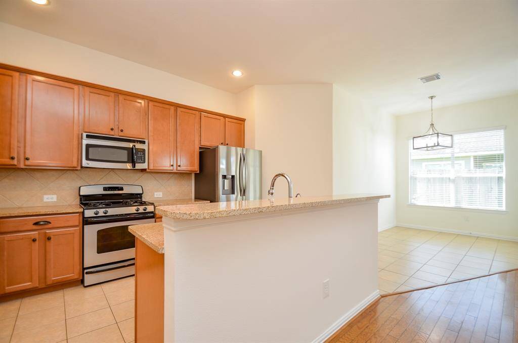 Kitchen and Breakfast