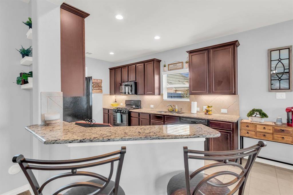 Breakfast bar- Kitchen