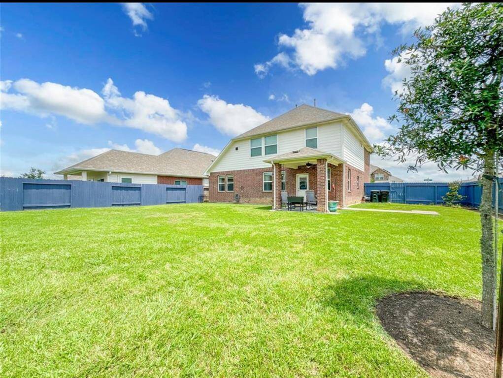 Fully fenced, enormous backyard that can fit a pool and playground! Great for birthdays, anniversaries and other events!