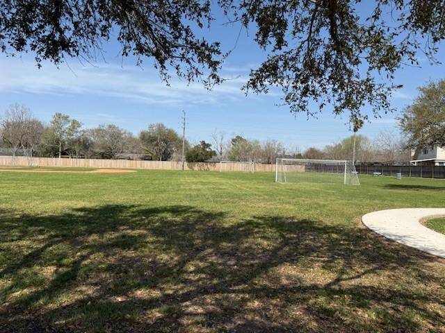 Soccer anyone? Stonebridge Park, located nearby, has great amenities including a playground, a picnic area and a large open field for your favorite sports.