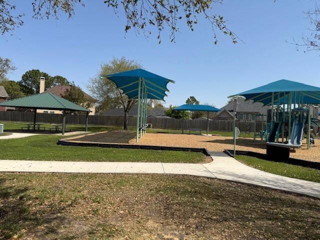 Stonebridge Park is a great neighborhood park.