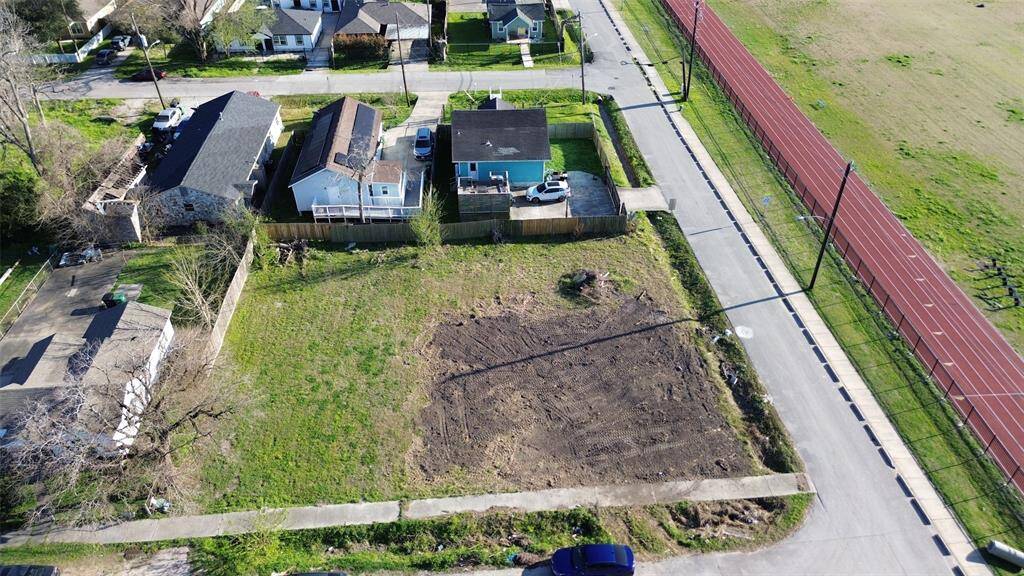 Aerial photos showcase both lots (4006 & 4008 Cortlandt St)