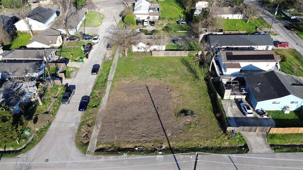 Aerial photos showcase both lots (4006 & 4008 Cortlandt St)
