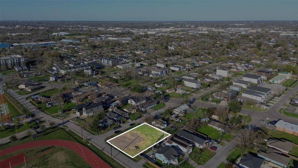 Aerial photos showcase both lots (4006 & 4008 Cortlandt St)