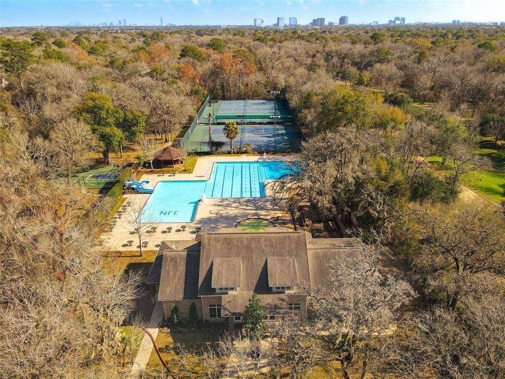 The Nottingham Forest Club is just a few clocks away and offers a recently renovated clubhouse, pool, and tennis courts for residents to enjoy.