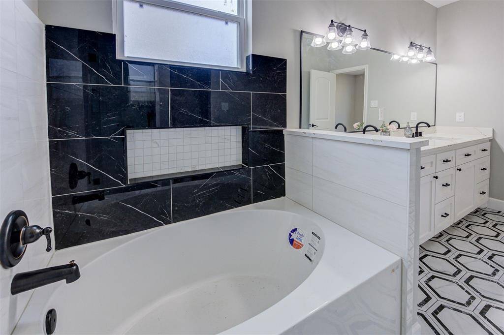 Master Garden tub