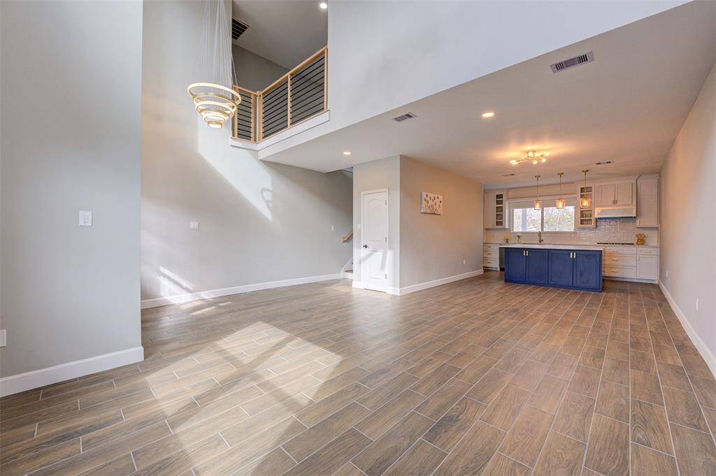 Great view from upstairs. Ideal for entertaining!
