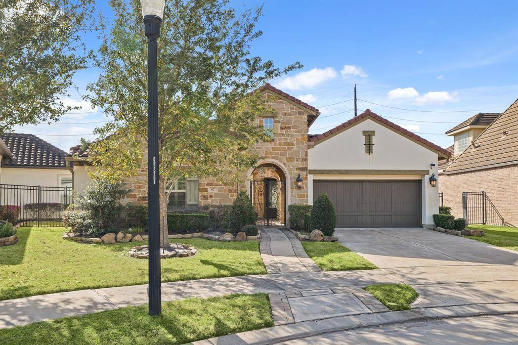 Private cul-de-sac lot in gated community.