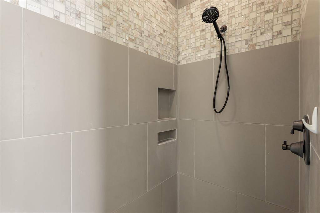 Large walk -in shower