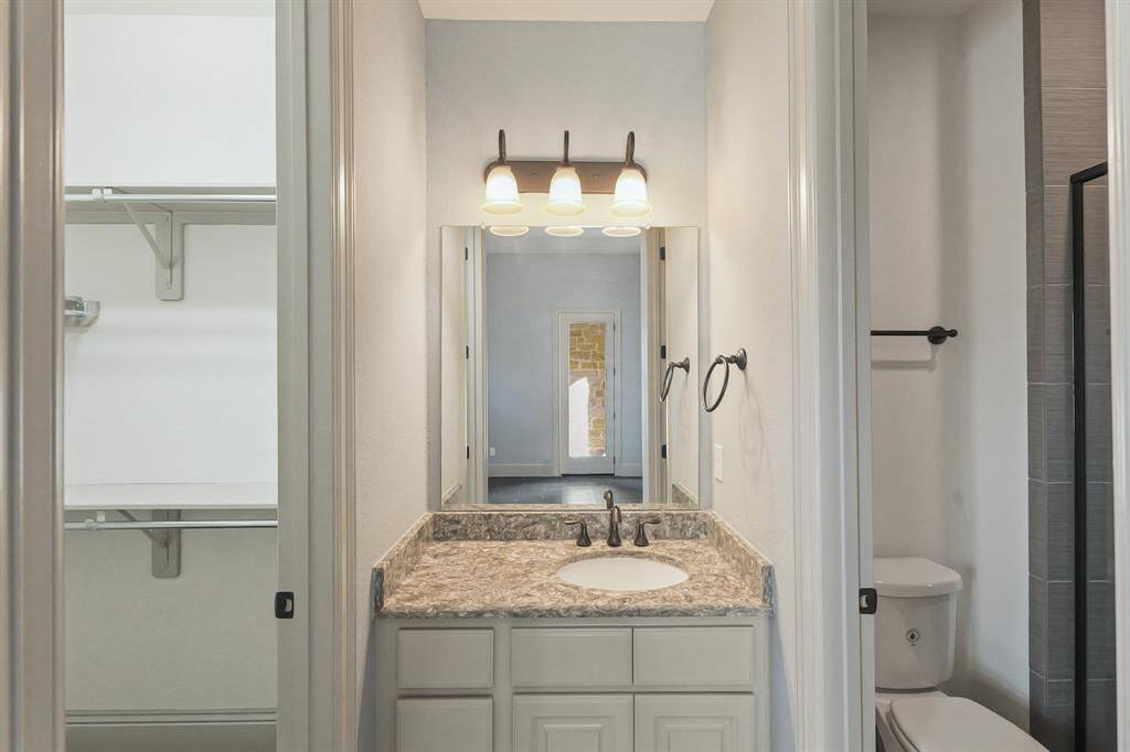 Full bath in guest house.