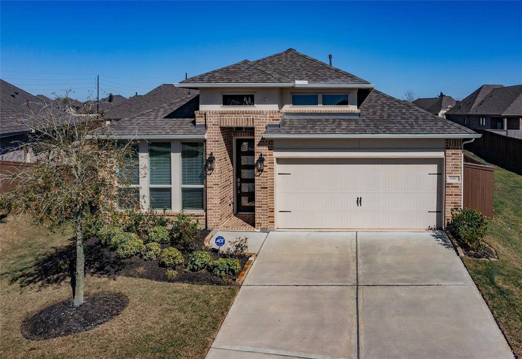 Welcome home 9307 Bronte in award winning Meridiana, all brick home located on cul de sac
