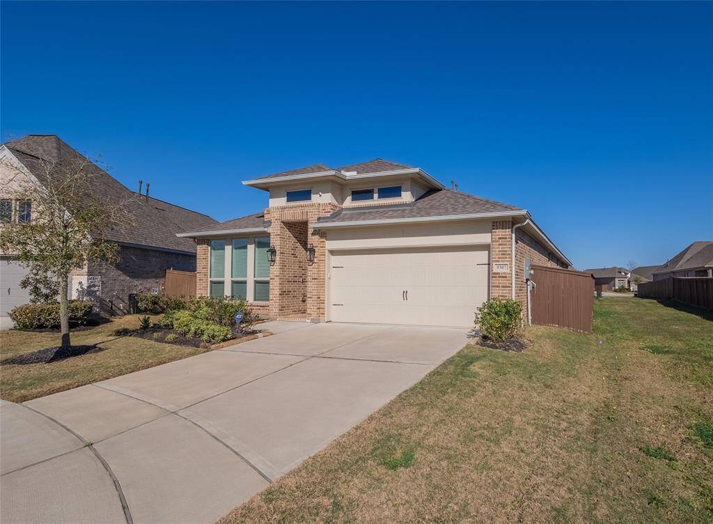 from this view you can see on the left side of the home there is common area instead of neighbor