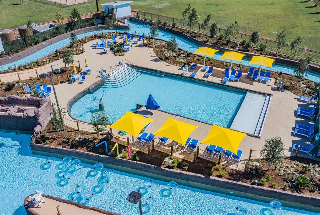 Adventure cove also has the lazy river , wave pool, family pool
