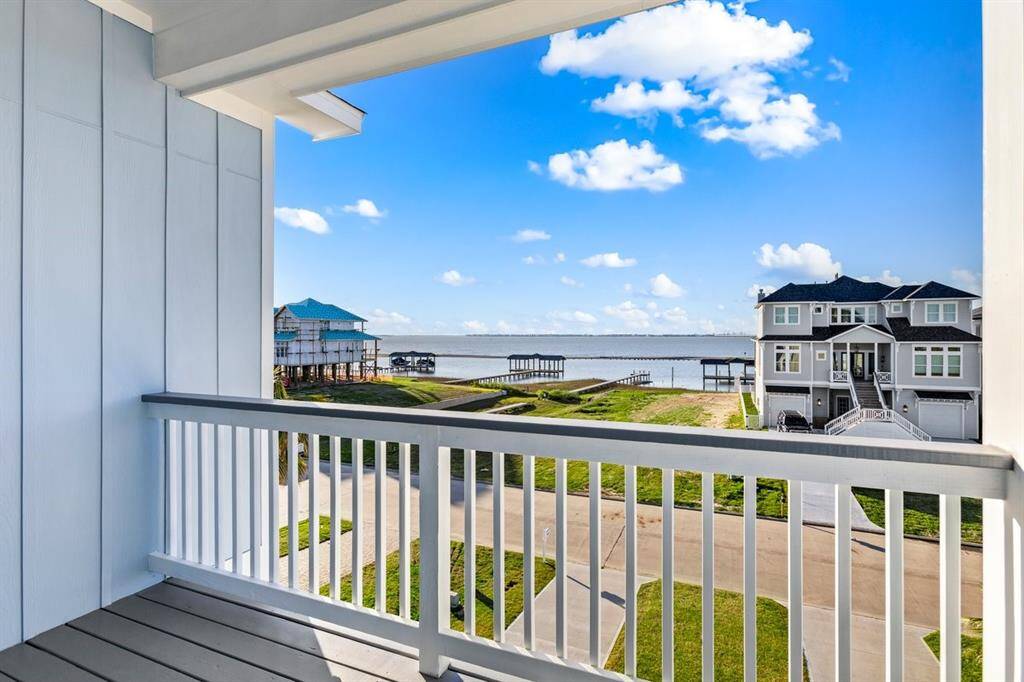 2nd Floor Front Deck Views
