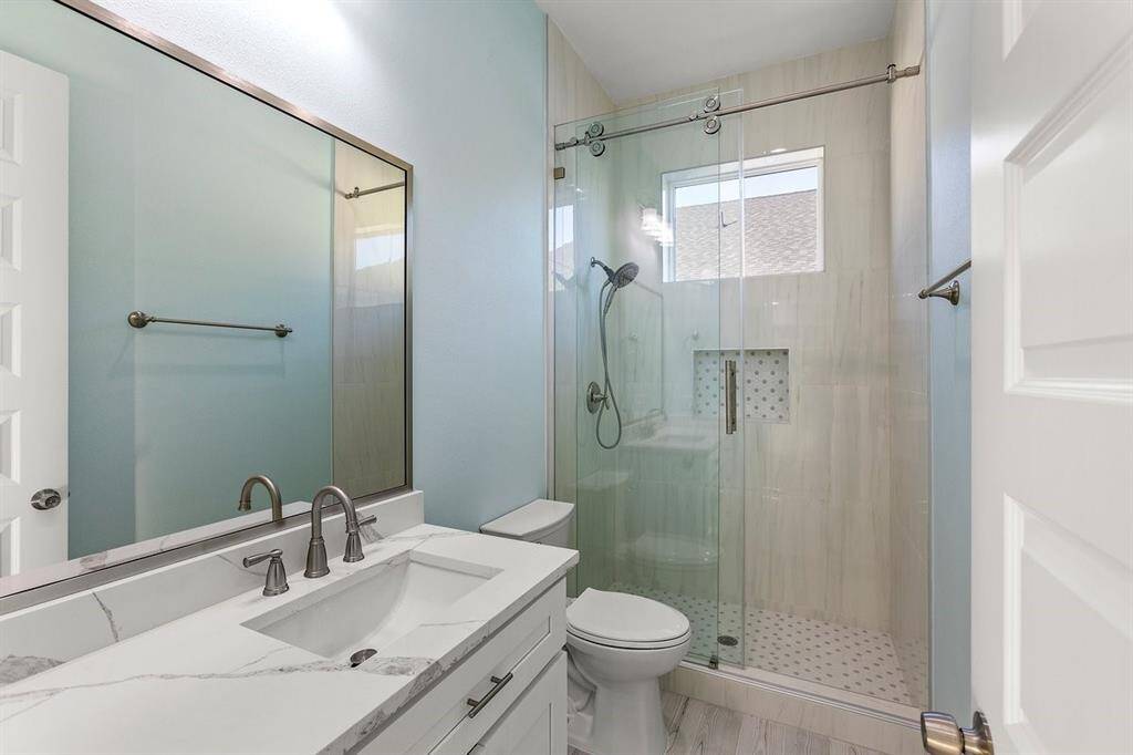 2nd Floor Bathroom