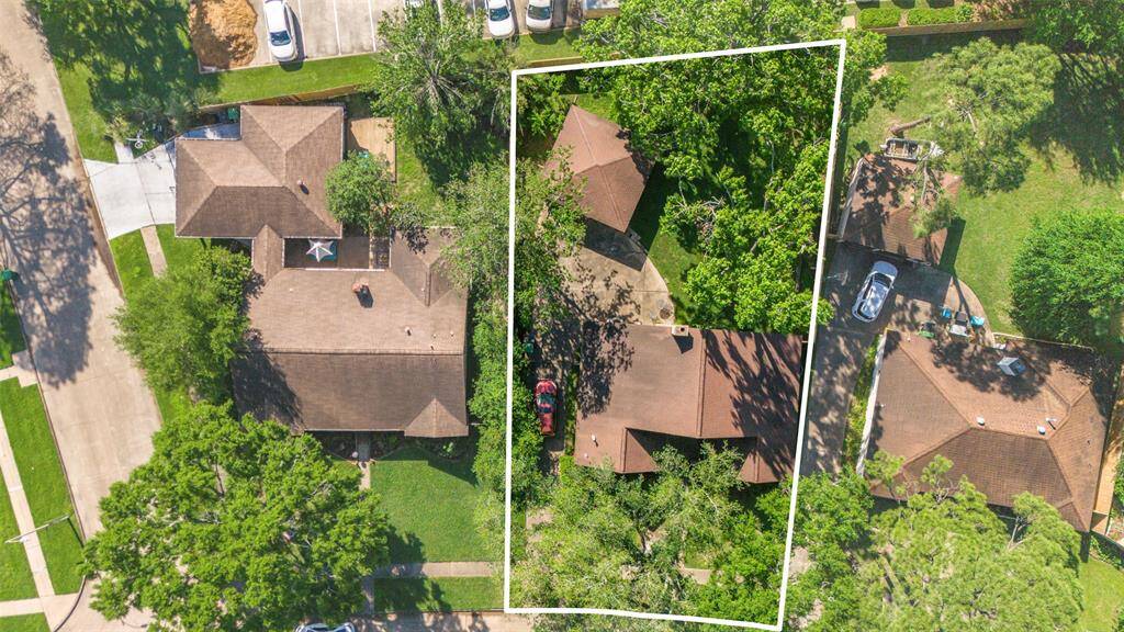 10,200 sq/ft lot