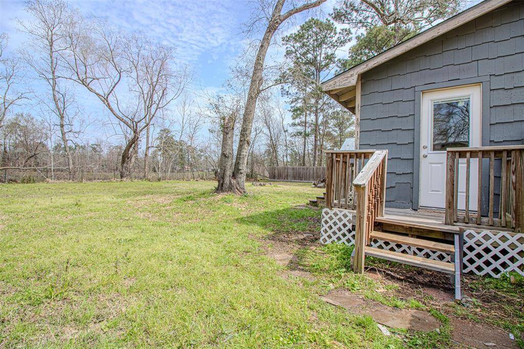 Nice side porch. Carry groceries straight to the kitchen.