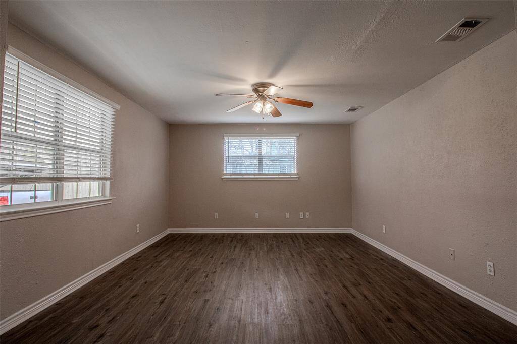 Beautiful vinyl plank flooring!