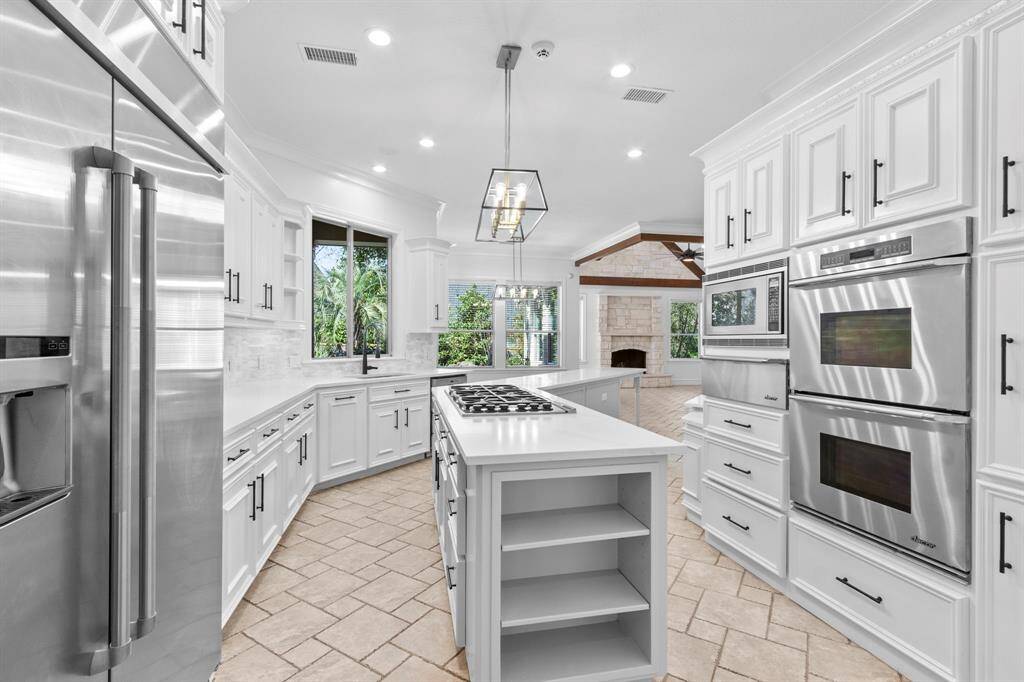 Chef’s kitchen with a spacious elongated island and plenty of Quartz countertop space, ideal for every cook in the house!