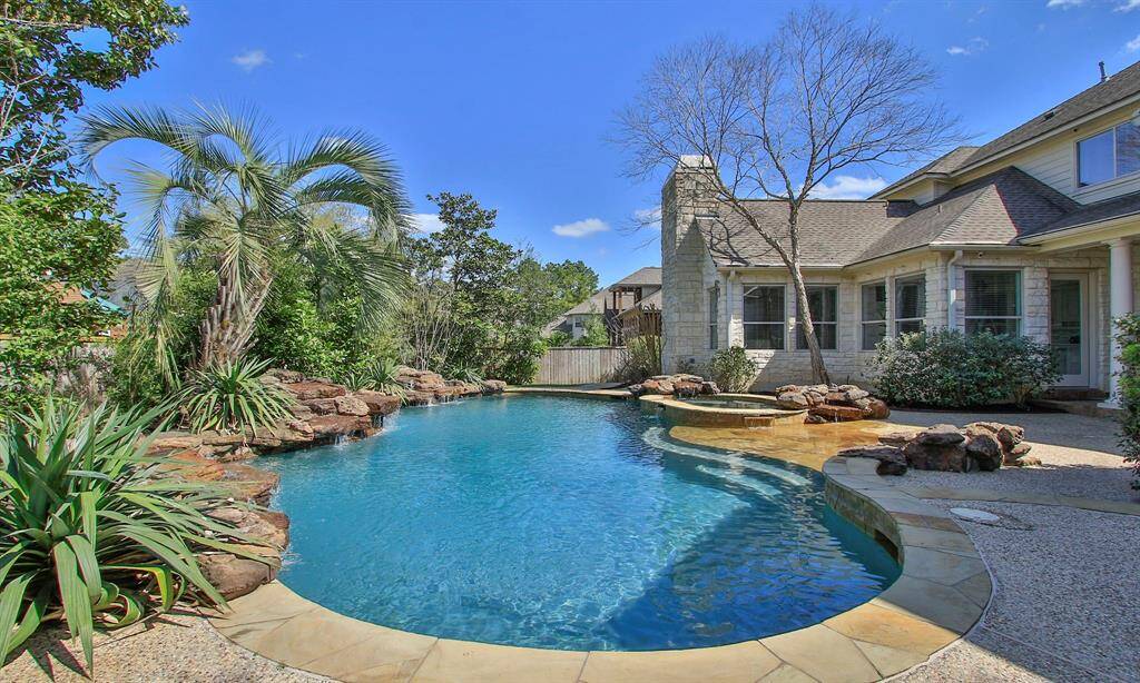 Inviting covered front porch area.