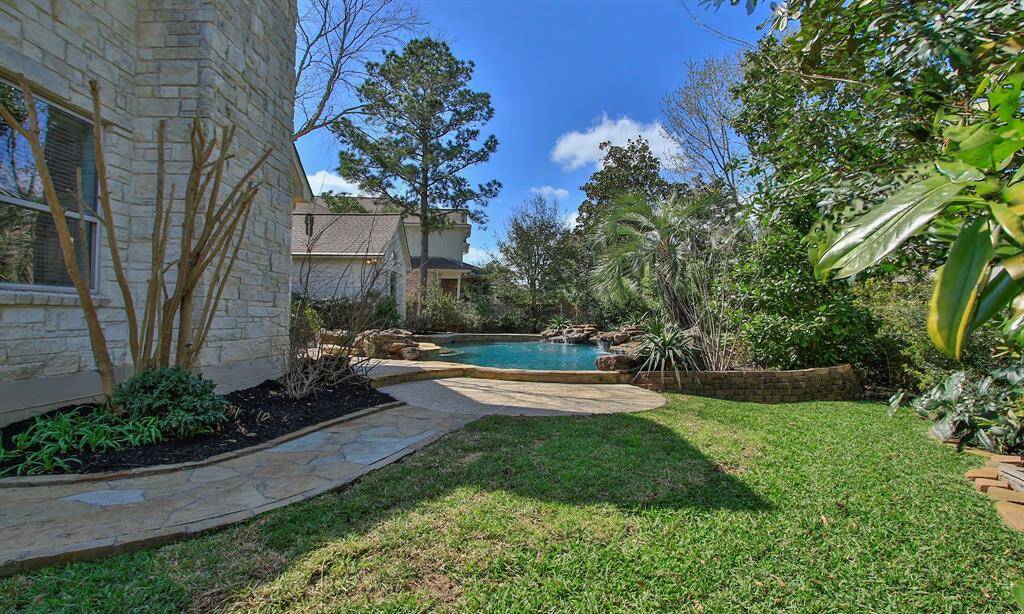 Flagstone walk pathways.