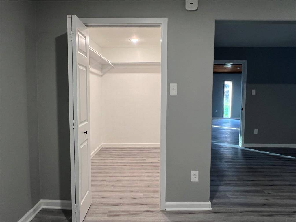 MASTER WALK IN CLOSET