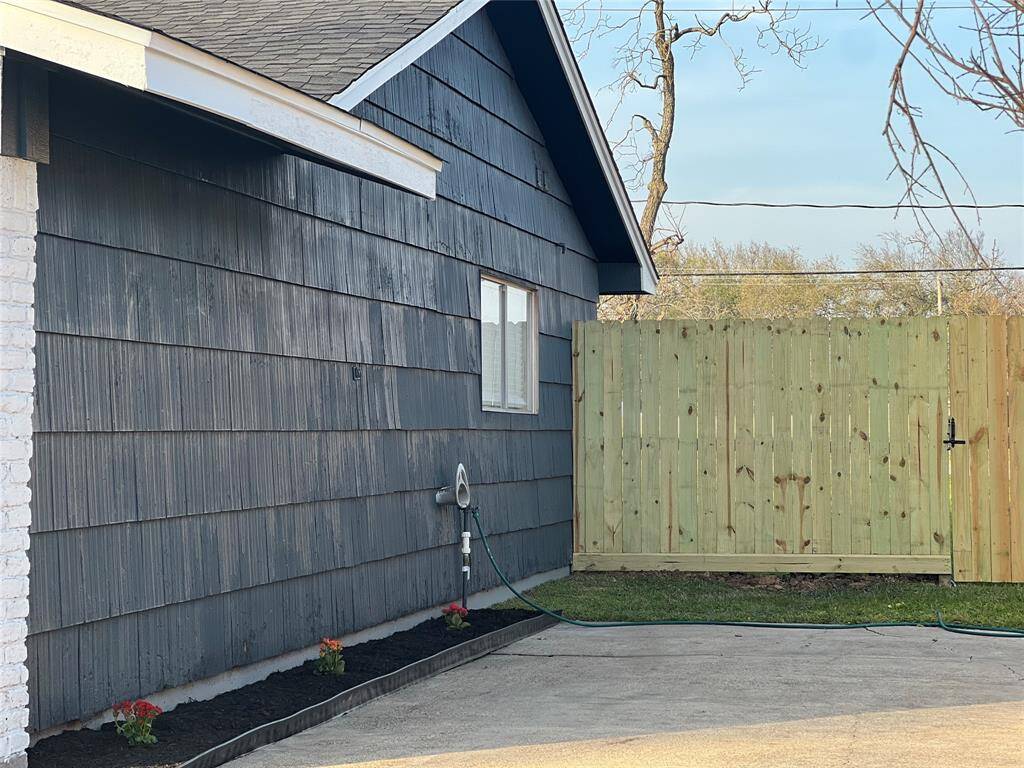 DRIVEWAY & SIDE OF HOME