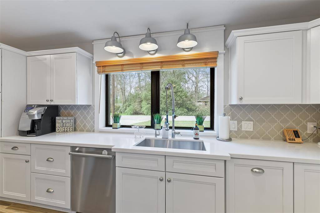 Experience modern convenience with a sleek undermount kitchen sink featuring a reverse osmosis system and a powerful 1 HP Insinkerator Evolution Excel disposer with a stainless-steel chamber.  This stunning kitchen features a plumbed coffee machine that stays.