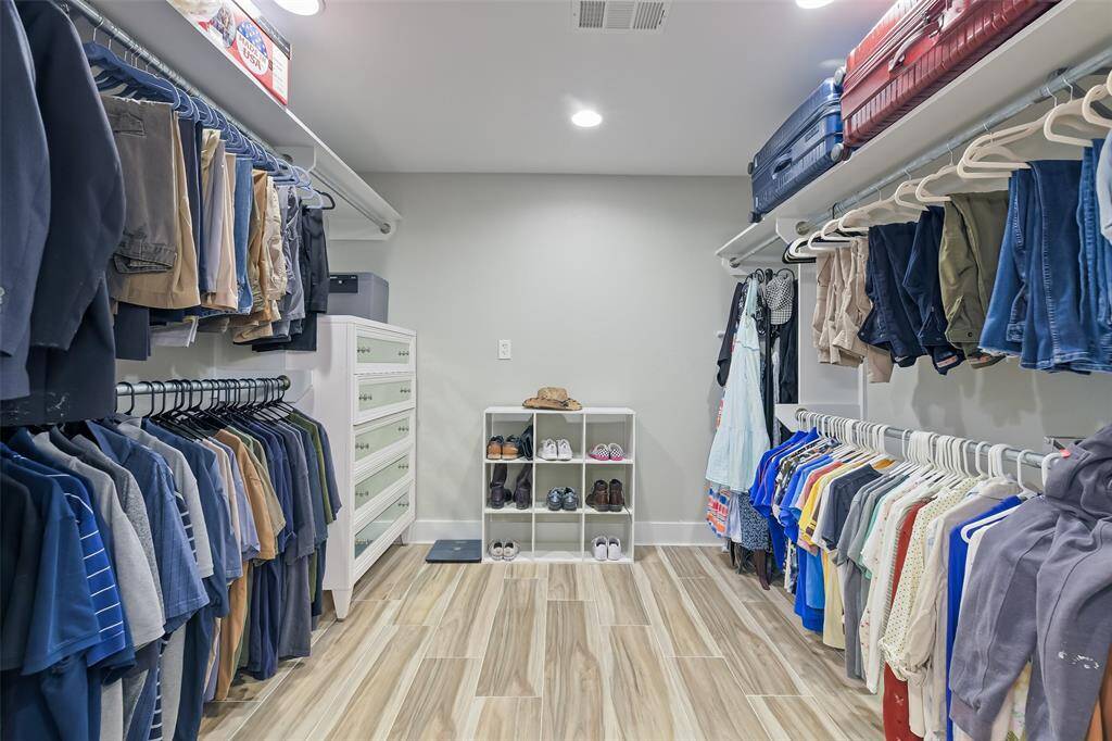 Experience ultimate organization in the spacious primary closet, equipped with ample shelves and hanging space for your wardrobe.