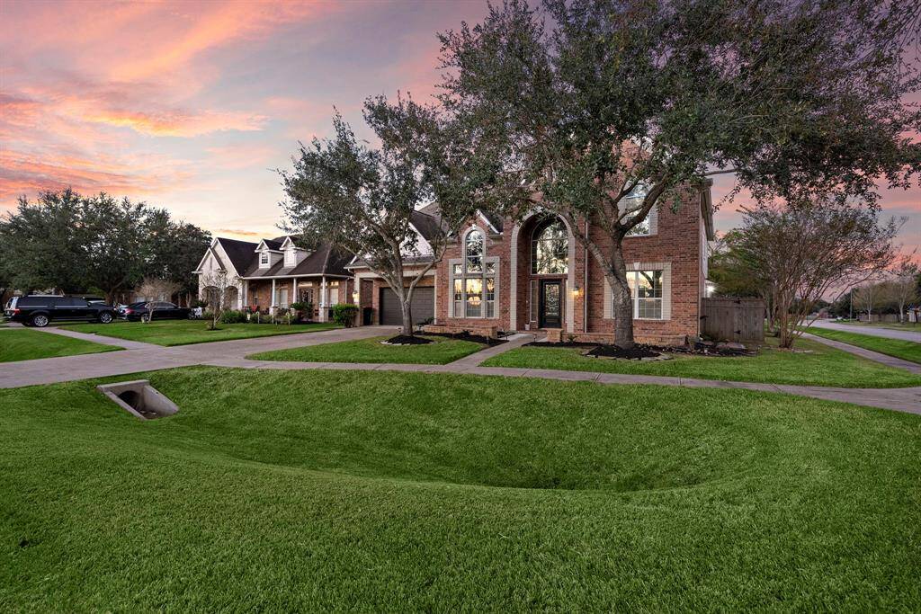 Situated on a premium corner lot, this home features added privacy and serene views of lush green spaces right in front of the property. The expansive lot provides plenty of outdoor possibilities, all while being within walking distance of Sienna's renowned amenities. Enjoy the perfect balance of tranquility and community living in this prime location!