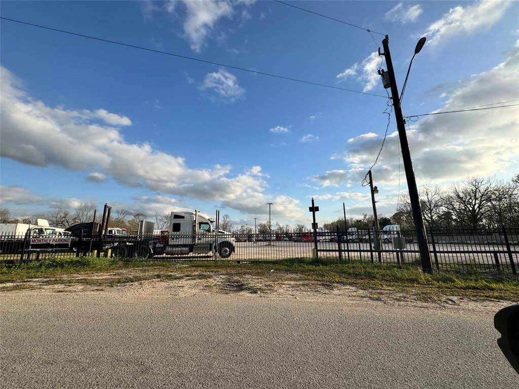near by businesses