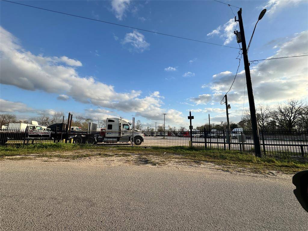 near by businesses