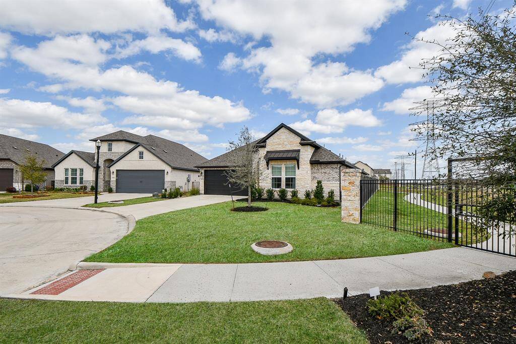 Charming single-story home with a modern brick exterior, nestled in a quiet neighborhood. It features a Prime cul-de-sac location with a scenic walking trail leading to the lake just behind the home! Enjoy privacy, tranquility, and easy access to nature in this beautifully situated property. A perfect retreat with stunning surroundings!