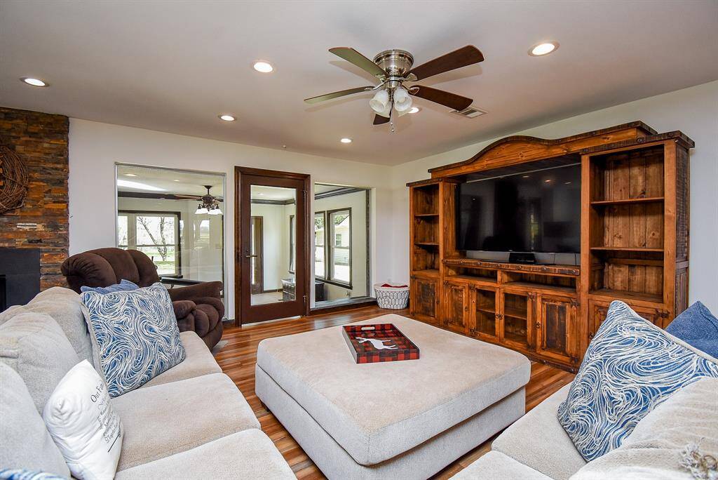 Gather your family and friends around this spacious yet cozy living room for movie night! The ceiling fan and recessed lighting add to the comfort of the space.