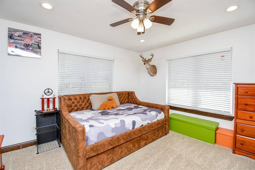 This is the second guest bedroom.