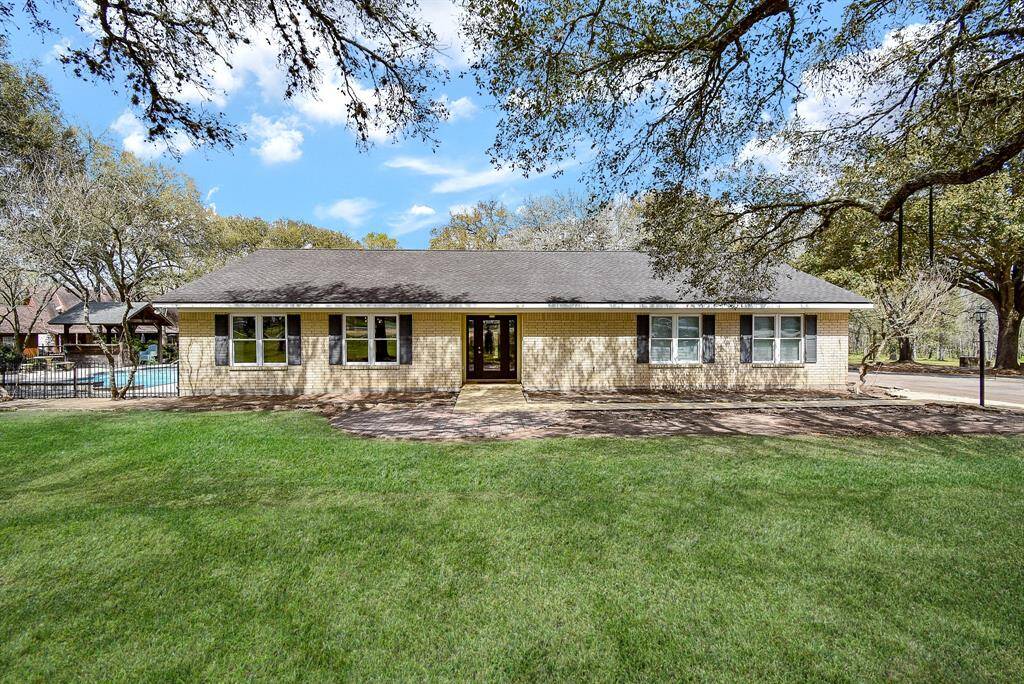 The front of this home is a blank canvas, ready for your personal touch. With landscape beds already in place, you can easily add your favorite plants and turn it into your perfect paradise!
