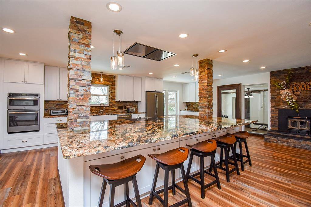 This island is a true statement piece—its size and elegance are even more impressive in person. Paired with the stacked stone pillars and stunning lighting fixtures, it creates a space you’ll never want to leave. Notice the extra storage cabinets under the bar area—there’s no shortage of storage in this kitchen!