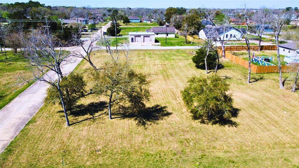 Green pole in bottom left shows the end of the property line