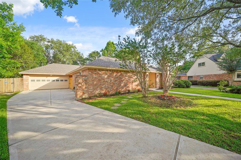 Another View of the Front of the Home - it sits on the curve so it has a double size LOT!
