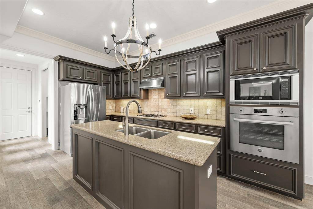 Center island kitchen