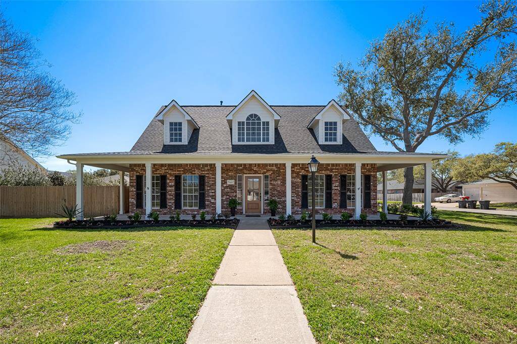 Discover the charm of 6217 Spoon Bill Street, a distinctive and fully updated home nestled in the sought-after Hunters Terrace in Old Katy on a corner lot. Boasting a sleek modern design, this unique property features 3/4 bedrooms, 2.5 baths, and a spacious 2 car garage - perfect for comfortable living and elegant entertaining.