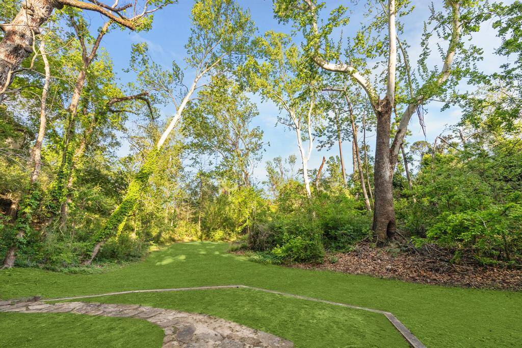 10058 Park Trail...a great place to call home.