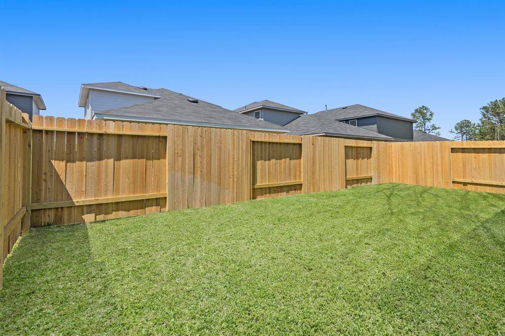 Great Backyard Space!