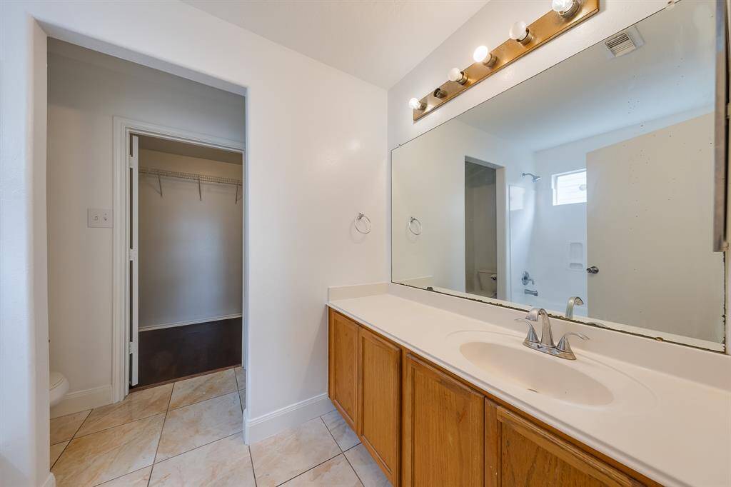 The bath complements your routine, perfect for a refreshing morning or relaxing evening.