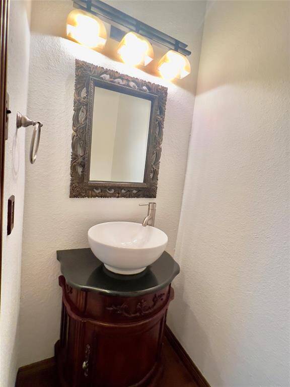 1/2 BATH