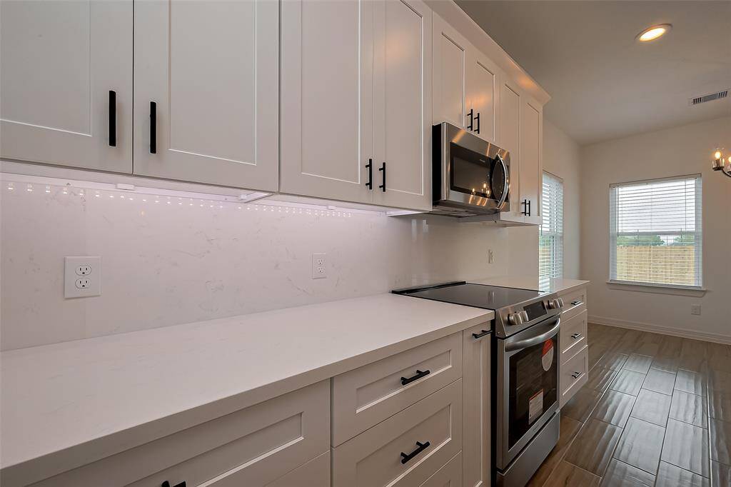 Quartz backsplash