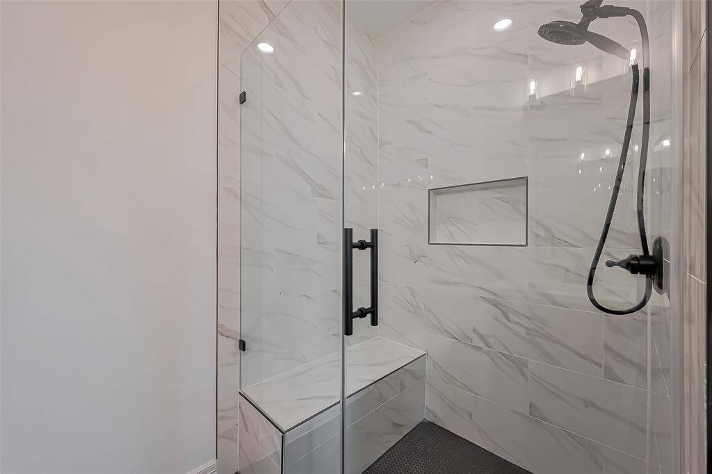 Master walk in shower