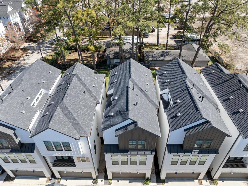 With no HOA fees, you'll have the freedom to enjoy your space, while being just a short walk from a variety of popular Oak Forest restaurants, fitness centers, and shops.